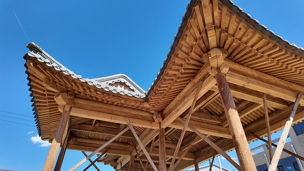 仿古木结构凉亭